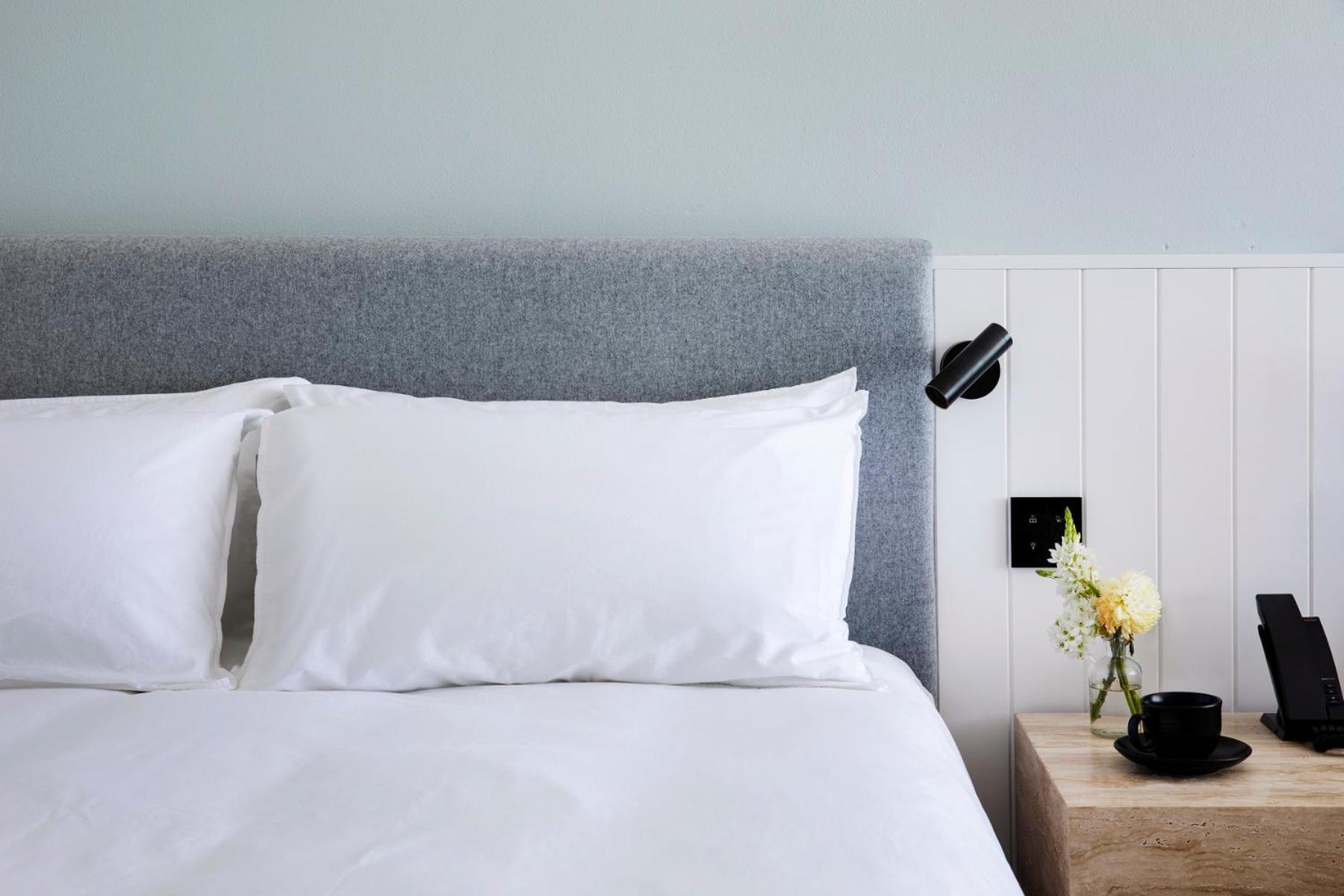 Manly Pacific Sydney Mgallery Collection Екстериор снимка A bed with two pillows